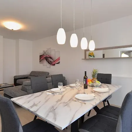 House 2080 Prázdninový dům Pula