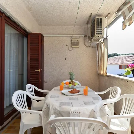 House 2080 Vakantiehuis Pula