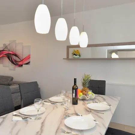 House 2080 Vakantiehuis Pula