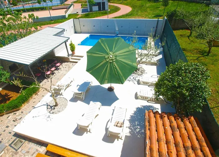 House 2080 בית נופש *