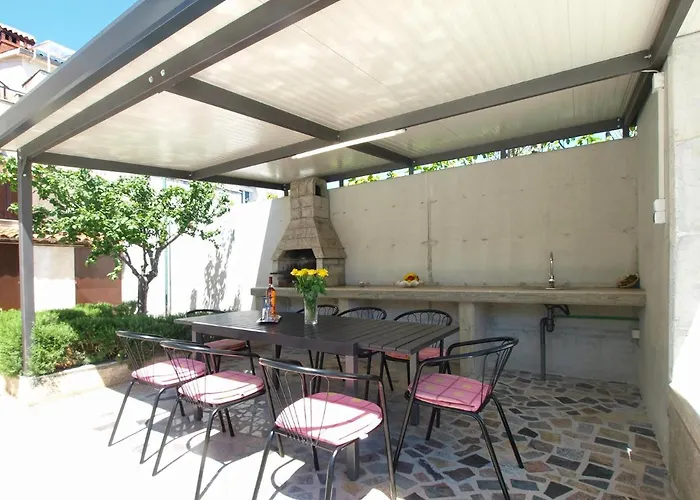 House 2080 Сasa de vacaciones *