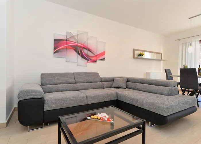 House 2080 פולה