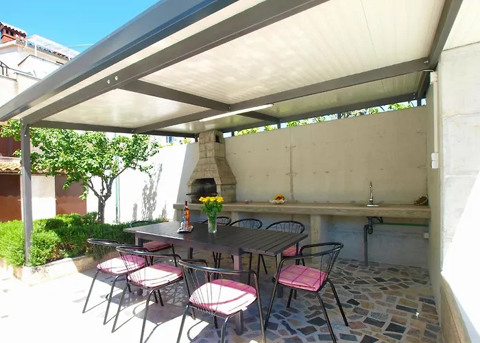 בית נופש House 2080 *