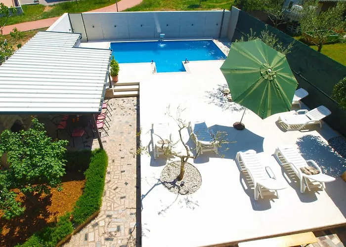 House 2080 בית נופש *