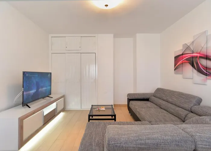 בית נופש House 2080 פולה