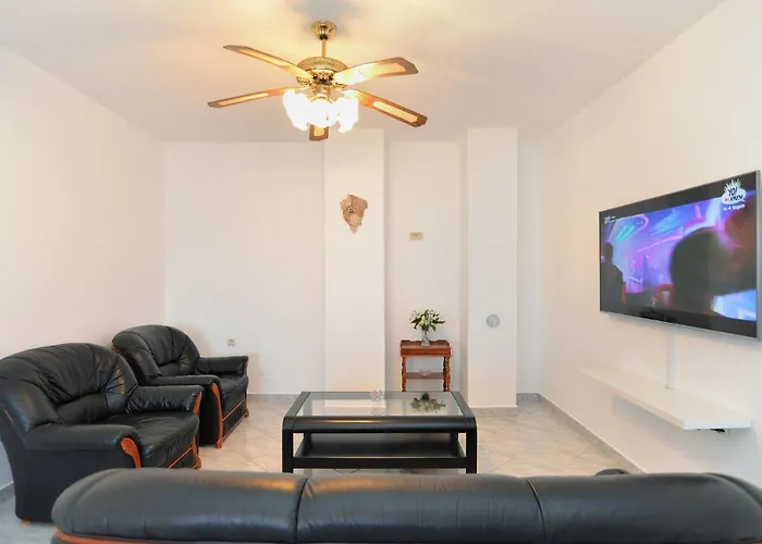 בית נופש House 2080 *