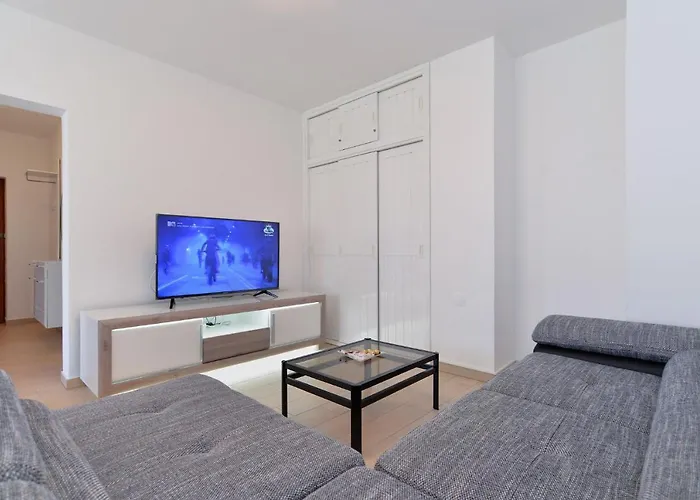 בית נופש House 2080 פולה