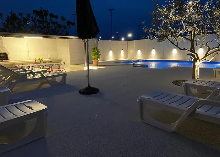 בית נופש House 2080 *