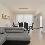 House 2080 Pula