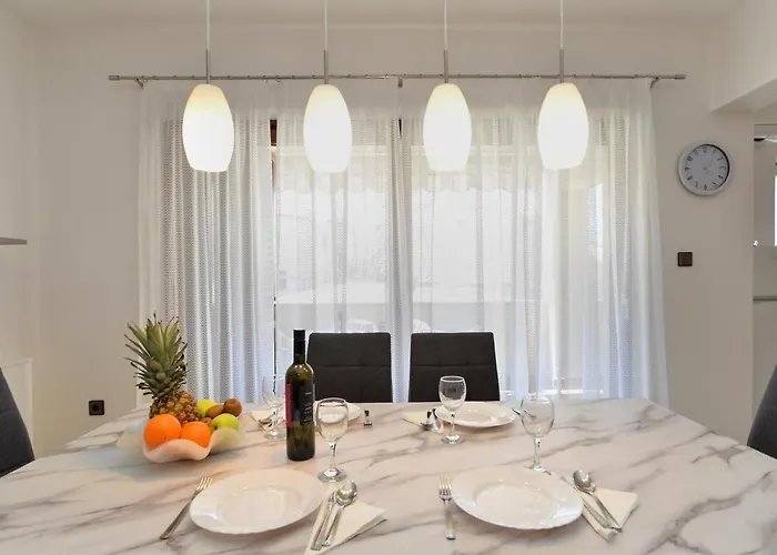 House 2080 * Pula