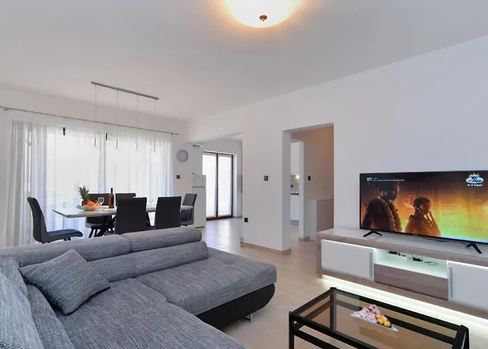 House 2080 * Pula