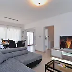 House 2080 * Пула